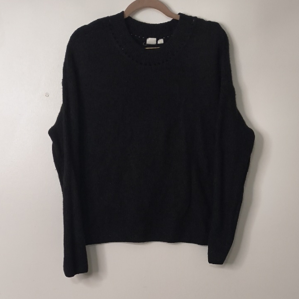 GAP Classic Black Crewneck Sweater